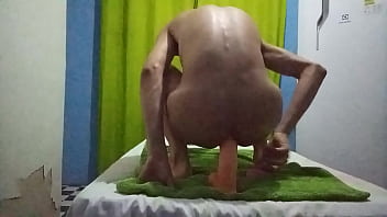 Cuzinho gozando gozando Cuzinho gozando gozando