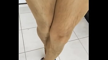 Linda travesti con medias pantimedias y tacones Linda travesti con medias pantimedias y tacones