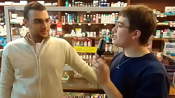 Gordo teton se autopenetra un micrófono en el ano Gordo teton se autopenetra un micrófono en el ano