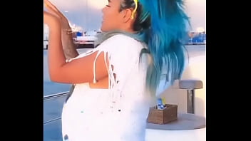 Karol g en yate mostrando su rico culito Karol g en yate mostrando su rico culito