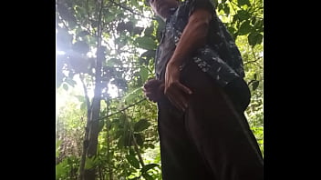 Exibicionista mijada lek roludo e pentelhudo Exibicionista mijada lek roludo e pentelhudo