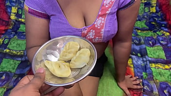 Desi indian girlfriend ko momos khila kar oyo room me choda viral mms xvideo with hindi audio Desi indian girlfriend ko momos khila kar oyo room me choda viral mms xvideo with hindi audio
