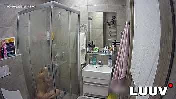 Luuv kareflore films her real amateur homemade shower routine for her real life show