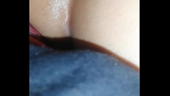 Rico culo aceitado esta zorra le gusta follar