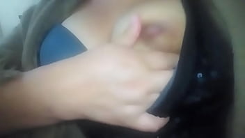 Me envian un par de videos uno de sus pechos y otro de su vagina Me envian un par de videos uno de sus pechos y otro de su vagina