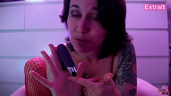 Un extrait de la vidéo du jour 4 de mon calendrier de l'avent coquin il est Un extrait de la vidéo du jour 4 de mon calendrier de l'avent coquin il est