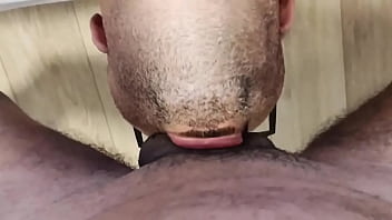 Negão pauzudo metendo fundo na garganta e depois no rabo do tiozão da escola Negão pauzudo metendo fundo na garganta e depois no rabo do tiozão da escola