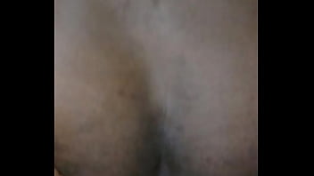 Branco peludo comendo o amigo Branco peludo comendo o amigo