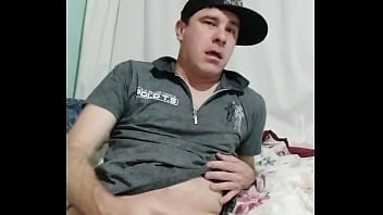 Teen tocando punheta e se exibindo cheio de tesão até gozar