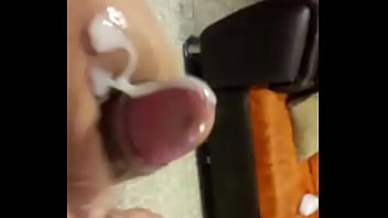 Mi verga deslechando bastante