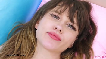 Sexy aspiring model reveals her stunning figure