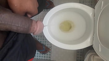Macho banheiro mijo Macho banheiro mijo