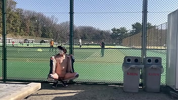 女装まゆのテニスコート横で全裸露出 女装まゆのテニスコート横で全裸露出