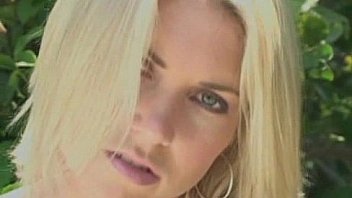 Very hot blonde Very hot blonde