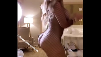 Sexy latina vanessa bohorquez shaking her huge ass Sexy latina vanessa bohorquez shaking her huge ass