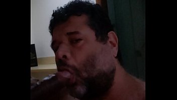 Boquetando o negão no motel