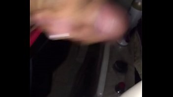 Me la jalo para irme a dormir Me la jalo para irme a dormir