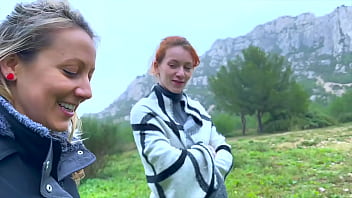 Stella et emmanuelle en plan à 4 très chaud Stella et emmanuelle en plan à 4 très chaud