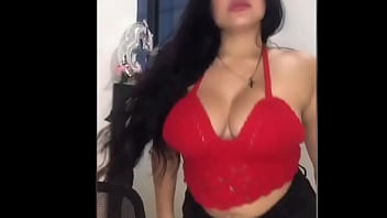 Mujer bailando solita en su casa Mujer bailando solita en su casa