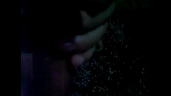 Masturbandome viendo a la vecina