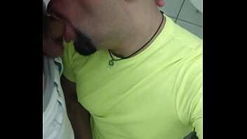 Magrelo dotado esporrou jatos de leite no fundo da minha garganta banheirão sempre tem esses putões Magrelo dotado esporrou jatos de leite no fundo da minha garganta banheirão sempre tem esses putões