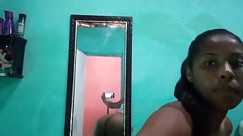 Vitória exibiu sua bunda