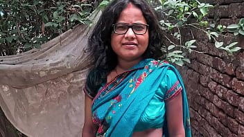 Desi wife hard core fuking neighbour boy's outdoor Desi wife hard core fuking neighbour boy's outdoor