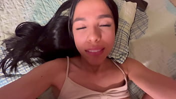 Me follo a mi amiga después de un delicioso masaje de pies