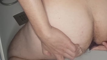 Muy guarra hasta correrse Muy guarra hasta correrse