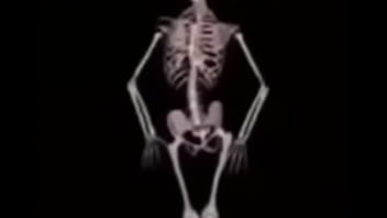 Mulher deliciosa da capa em ladrão com a buceta Mulher deliciosa da capa em ladrão com a buceta