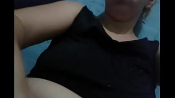 Putinha thati batendo siririca3