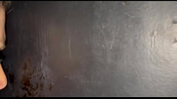 Convidei as amigas para chupar rola comigo no gloryhole Convidei as amigas para chupar rola comigo no gloryhole