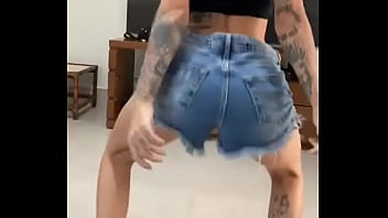 Novinha rebolando muito funk Novinha rebolando muito funk