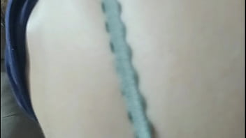 Esposa com a calcinha de lado dando para o marido Esposa com a calcinha de lado dando para o marido