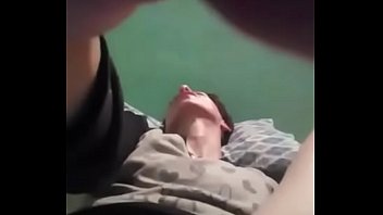 Puta madura argentina se mete un perfume por la concha Puta madura argentina se mete un perfume por la concha