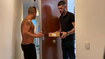 Delivery hot guy fucked me Delivery hot guy fucked me