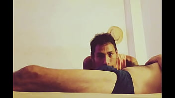 Mí macho me pide una buena chupada antes de arrancar el día y le cumplo Mí macho me pide una buena chupada antes de arrancar el día y le cumplo