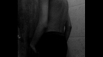Antes de una ducha una rica paja Antes de una ducha una rica paja