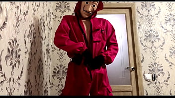 Cosplay on the robber from the netflix series la casa de papel Cosplay on the robber from the netflix series la casa de papel