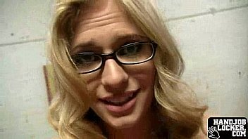 Amateur milf handjob