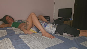 Marido flagra sapatona pegando sua esposa