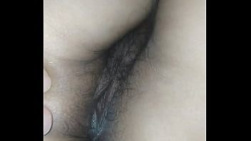 Con mi esposa metiéndole el dedo en ano para explicarle Con mi esposa metiéndole el dedo en ano para explicarle