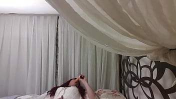 Me masturbo en la cama Me masturbo en la cama