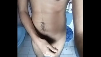 Chico de 18 se masturba su pene de 16cm Chico de 18 se masturba su pene de 16cm