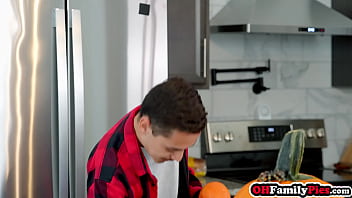 Hot milf stepmom swallowed big cock and babe enjoyed hot pussy fucking