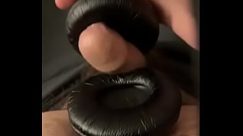Headphones play Headphones play
