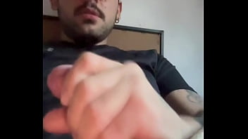 Lukinhas mostrando o cuzinho Lukinhas mostrando o cuzinho