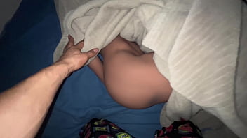 Mi padrastro me folla por la noche muñeco sexual Mi padrastro me folla por la noche muñeco sexual