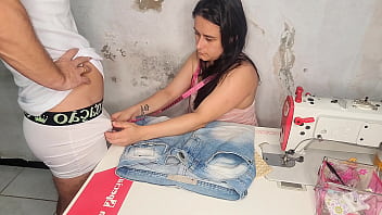 Costureira casada deixa cliente de pau duro Costureira casada deixa cliente de pau duro