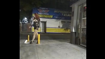 Chica trans lista para que la penetren en publico Chica trans lista para que la penetren en publico